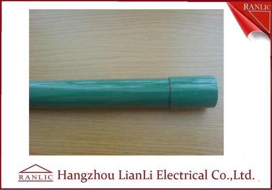 الصين أنابيب المواسير الكهربائية المطلية بـ PVC الصلب اقتران C / W وغطاء بلاستيكي 3.05 متر المزود